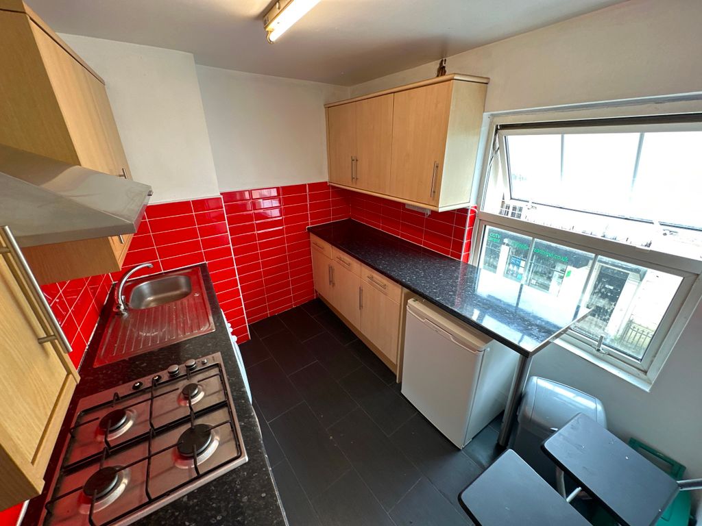 2 bed flat to rent in 27, Flat B, Bath Street, Leamington Spa CV31, £995 pcm