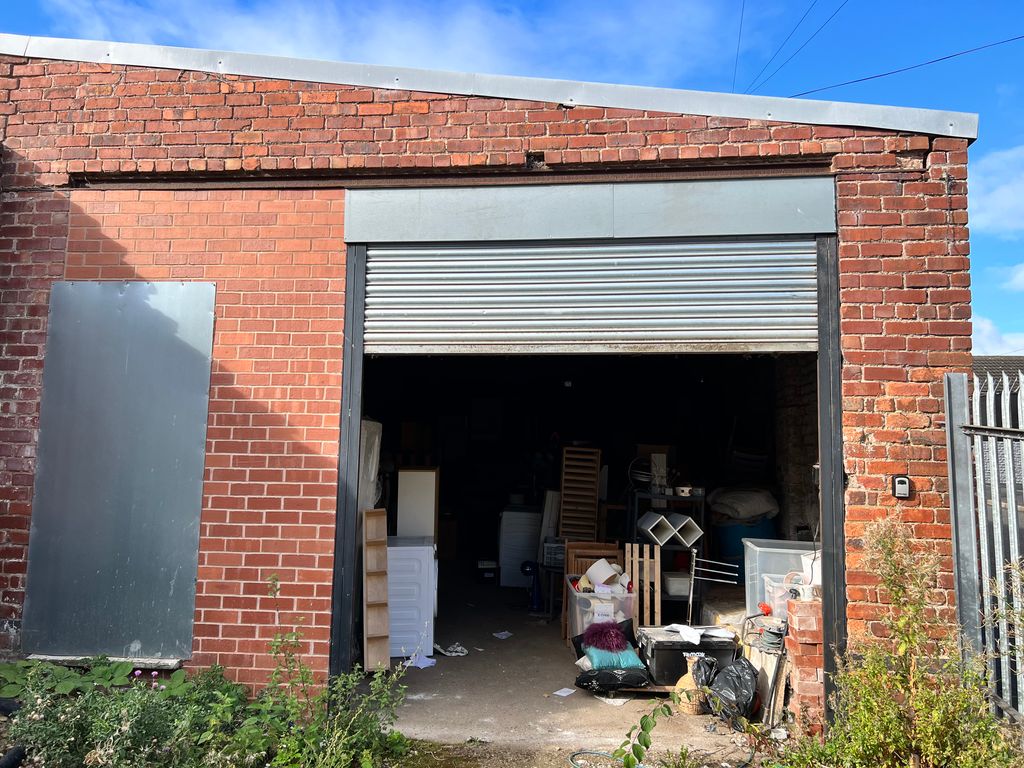 Light industrial to let in Cotmanhay Road, Ilkeston DE7, £10,000 pa