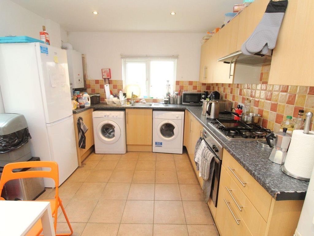 5 bed property to rent in Africa Gardens, Heath, Cardiff CF14, £2,375 pcm