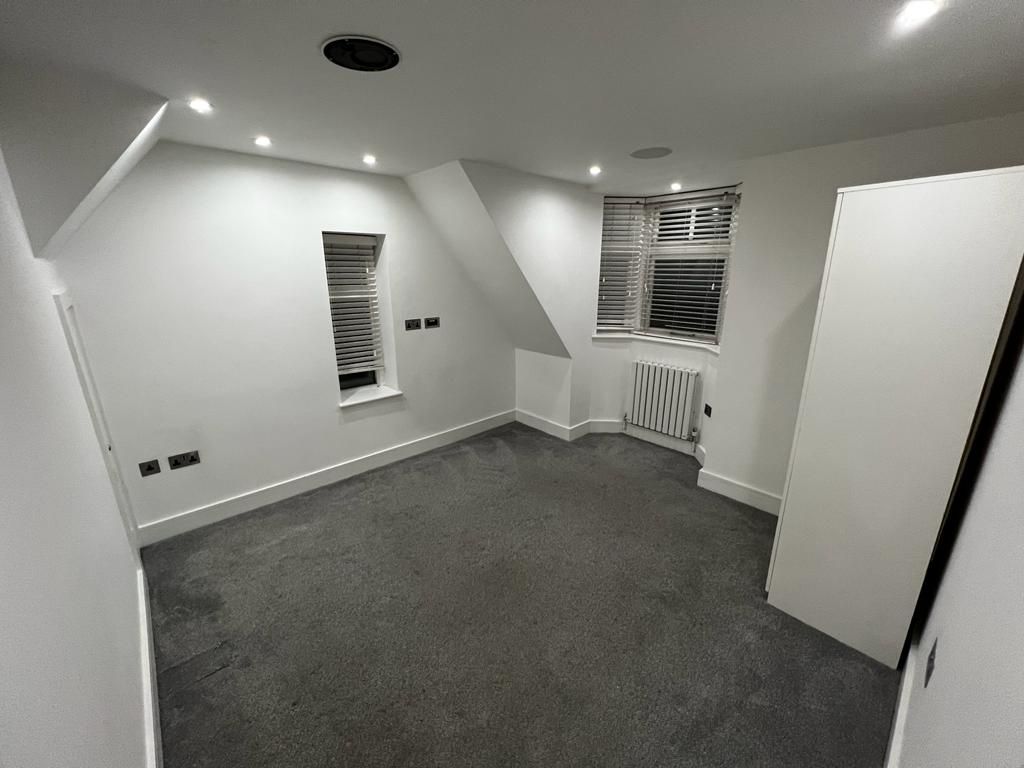 2 bed flat for sale in Baston Road, Hayes BR2, £539,995