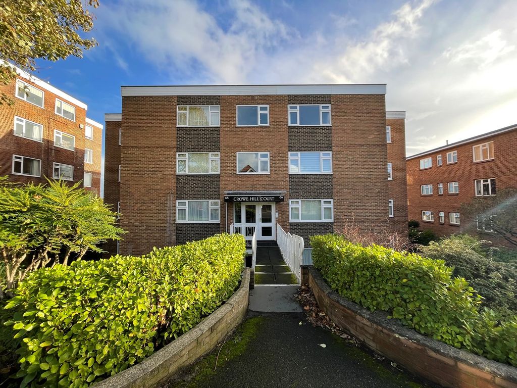 2 bed flat for sale in Longfleet Road, Poole BH15, £275,000