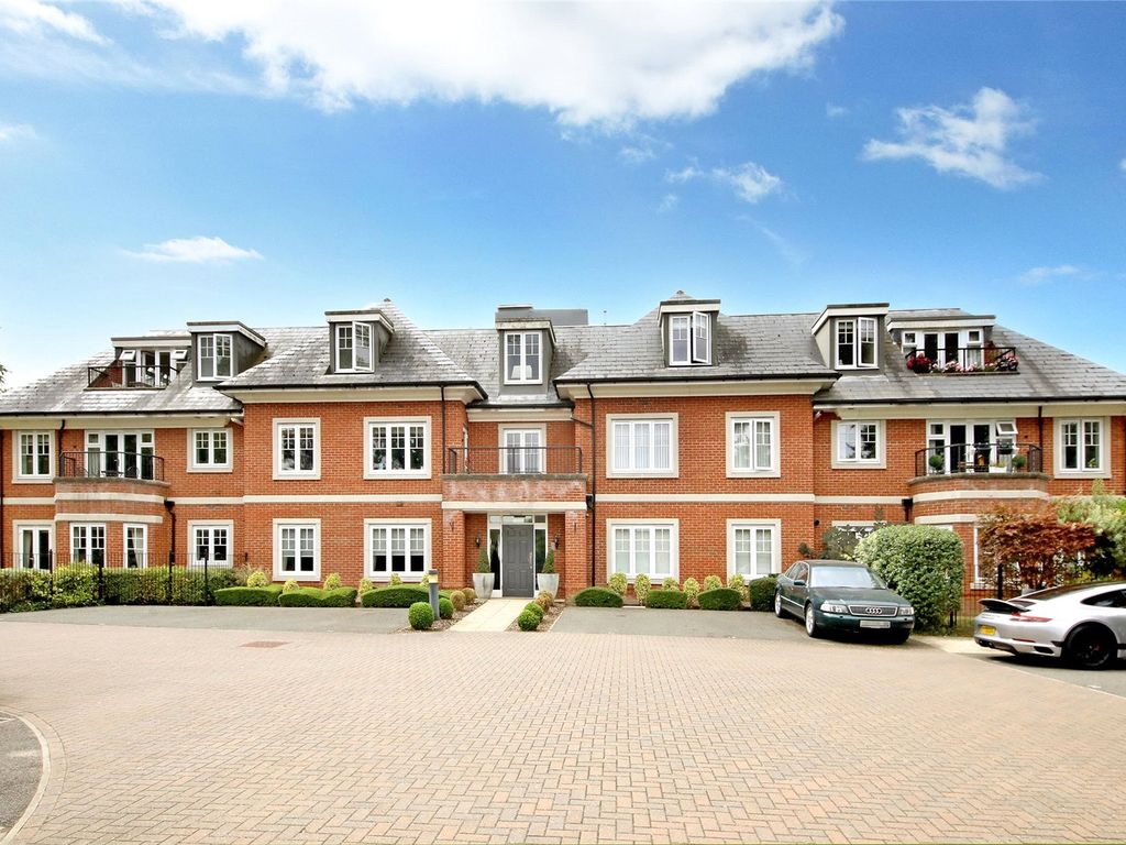 2 bed flat for sale in Station Road, Beaconsfield HP9, £795,000