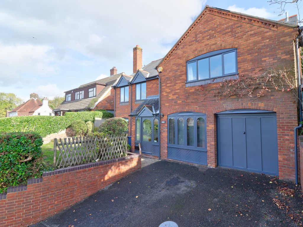 5 bed detached house to rent in Lower Road, Loosley Row, Princes Risborough, Buckinghamshire HP27, £3,000 pcm