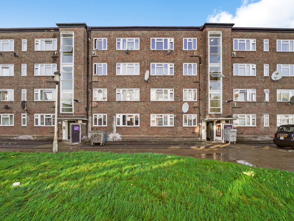 2 bed flat for sale in Beech Avenue, Acton W3, £350,000