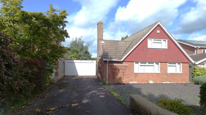 4 bed detached house for sale in Gilmais, Great Bookham, Bookham, Leatherhead KT23, £750,000