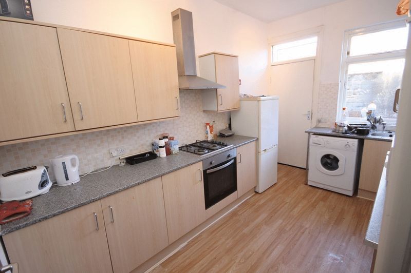 6 bed terraced house to rent in St. Michaels Terrace, Leeds LS6, £516 pppm