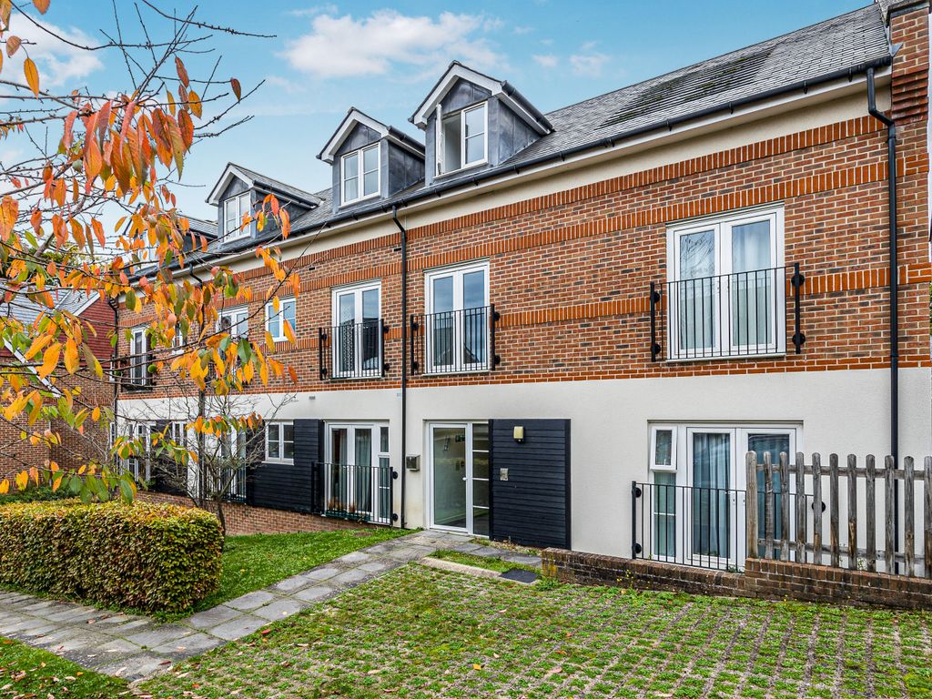 New home, 1 bed flat for sale in Weatherill Close, Guildford, Surrey GU1, £260,000
