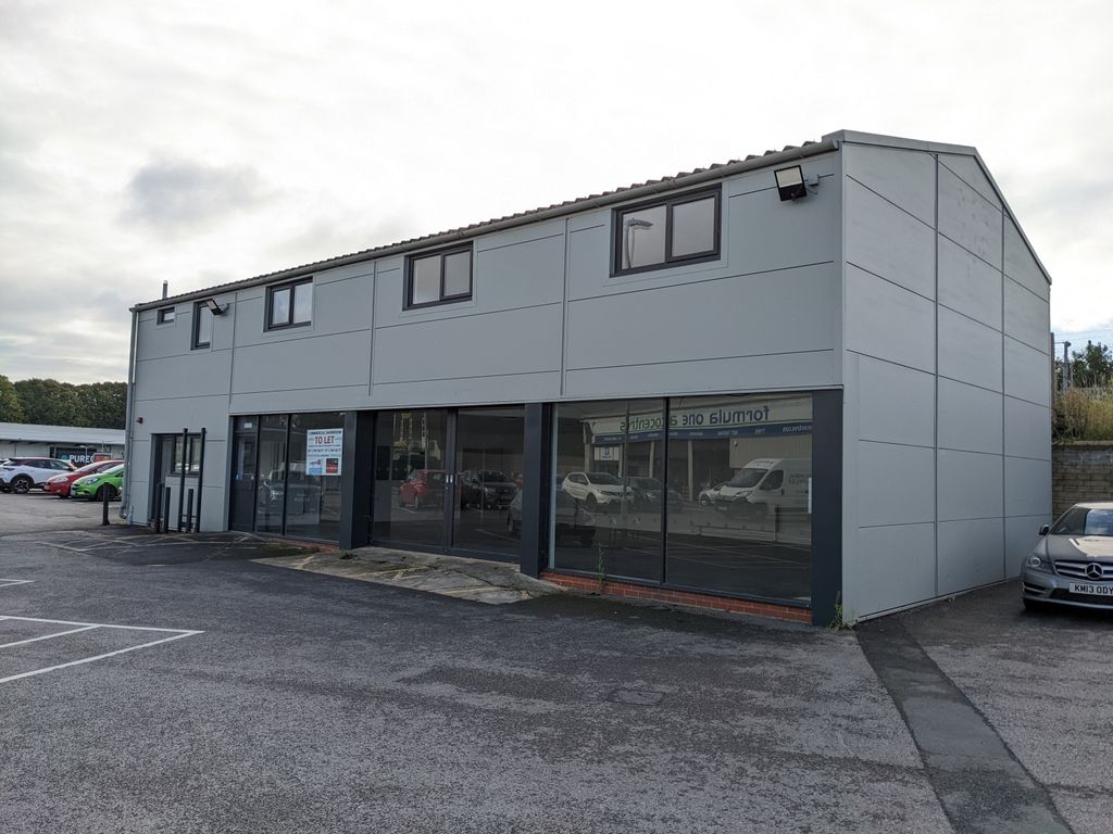 Light industrial to let in Midland Road, Cirencester, Gloucestershire. GL7, £20,500 pa