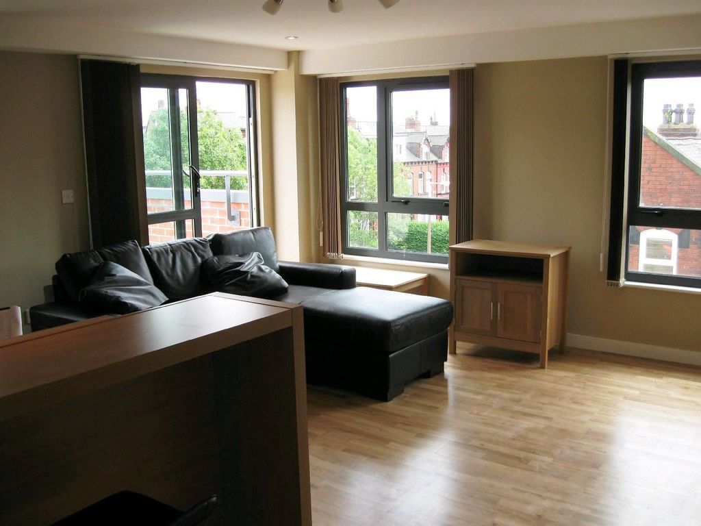 2 bed flat to rent in Cardigan Road, Leeds LS6, £724 pppm