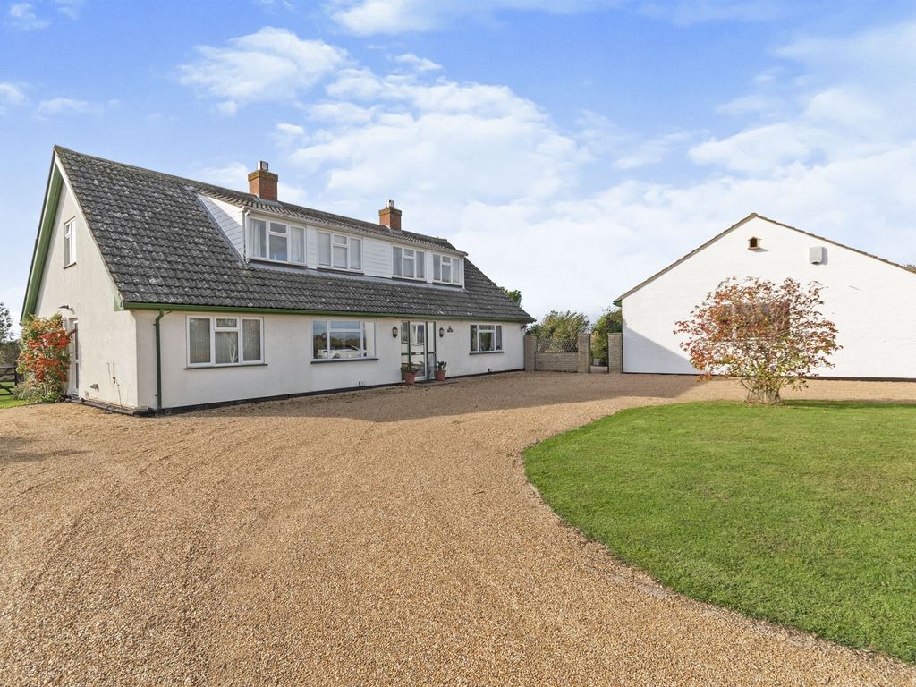 4 bed detached house for sale in Mill Lane, Arrington, Royston SG8, £850,000