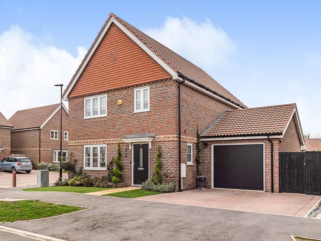 4 bed detached house for sale in The Pastures, Biggleswade SG18, £495,000