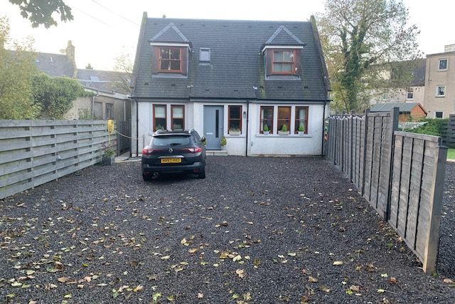 3 bed detached house for sale in Craw Place, Lochwinnoch PA12, £250,000