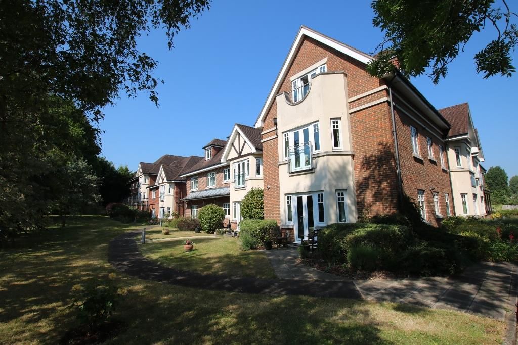 2 bed property for sale in Harroway Manor, Fetcham KT22, £409,950
