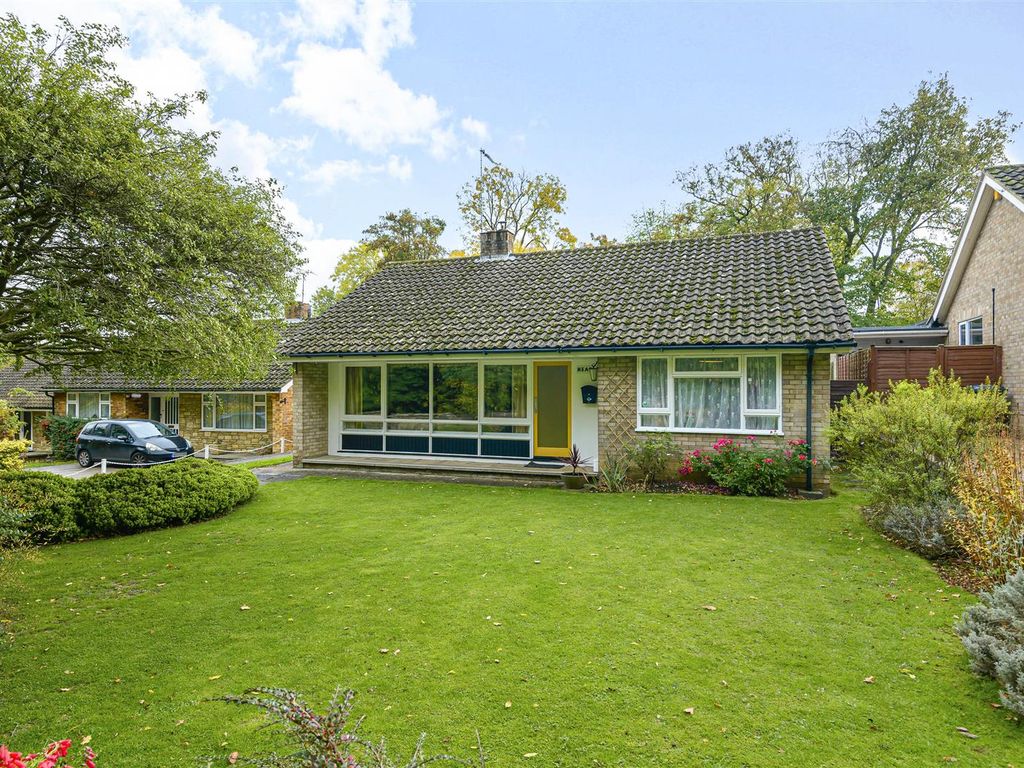 3 bed detached bungalow for sale in Colworth Road, Sharnbrook, Bedford MK44, £450,000