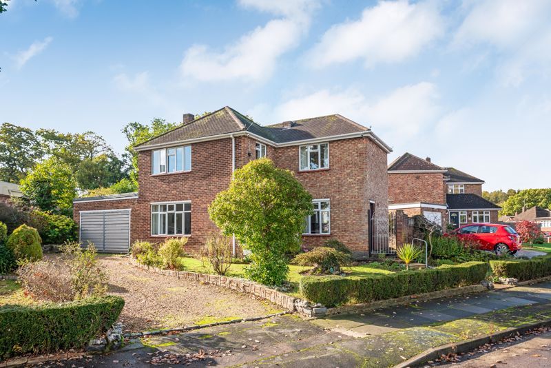 3 bed detached house for sale in Woodlands Park, Bexley DA5, £725,000