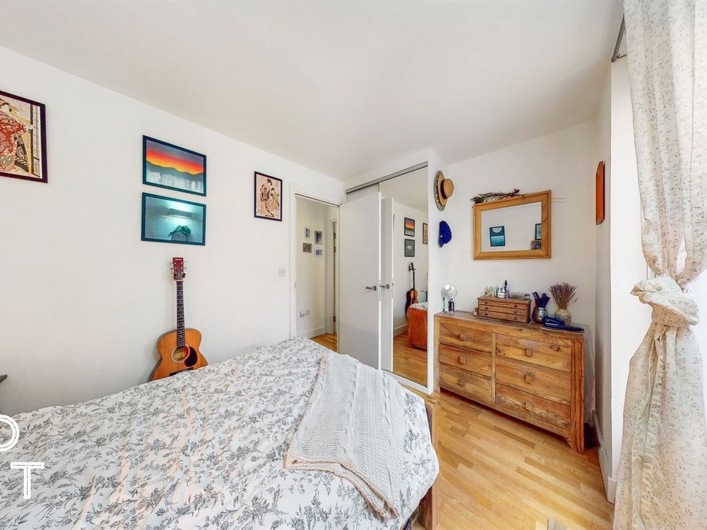 1 bed flat for sale in Weedington Road, Kentish Town NW5, £350,000