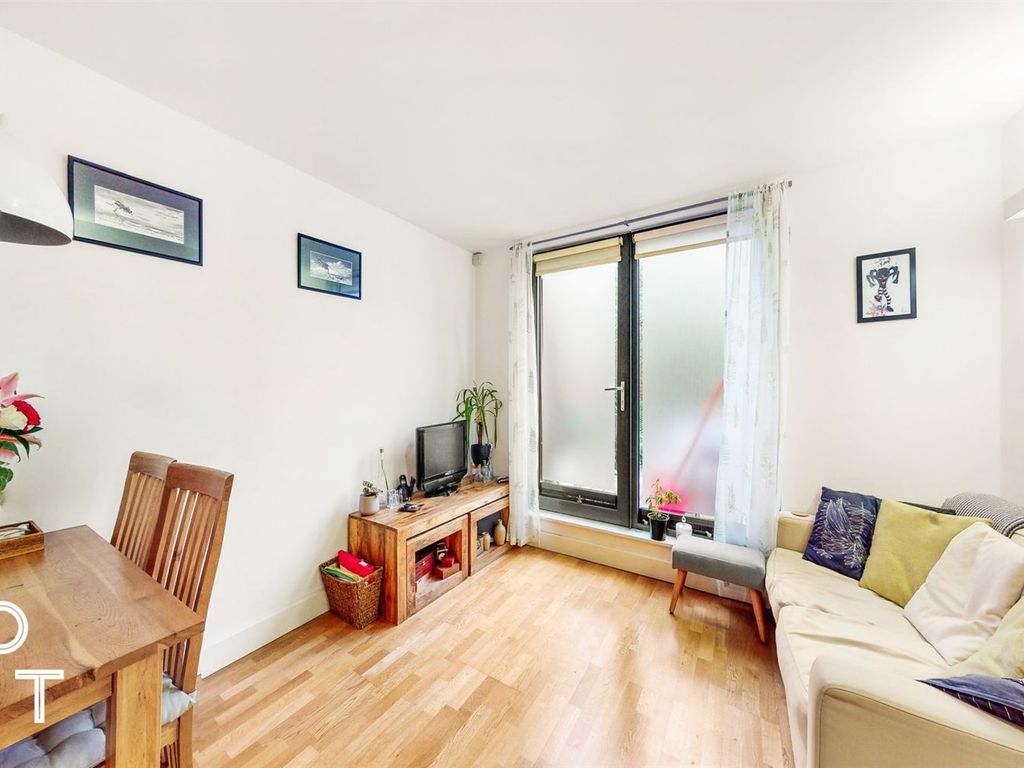 1 bed flat for sale in Weedington Road, Kentish Town NW5, £350,000