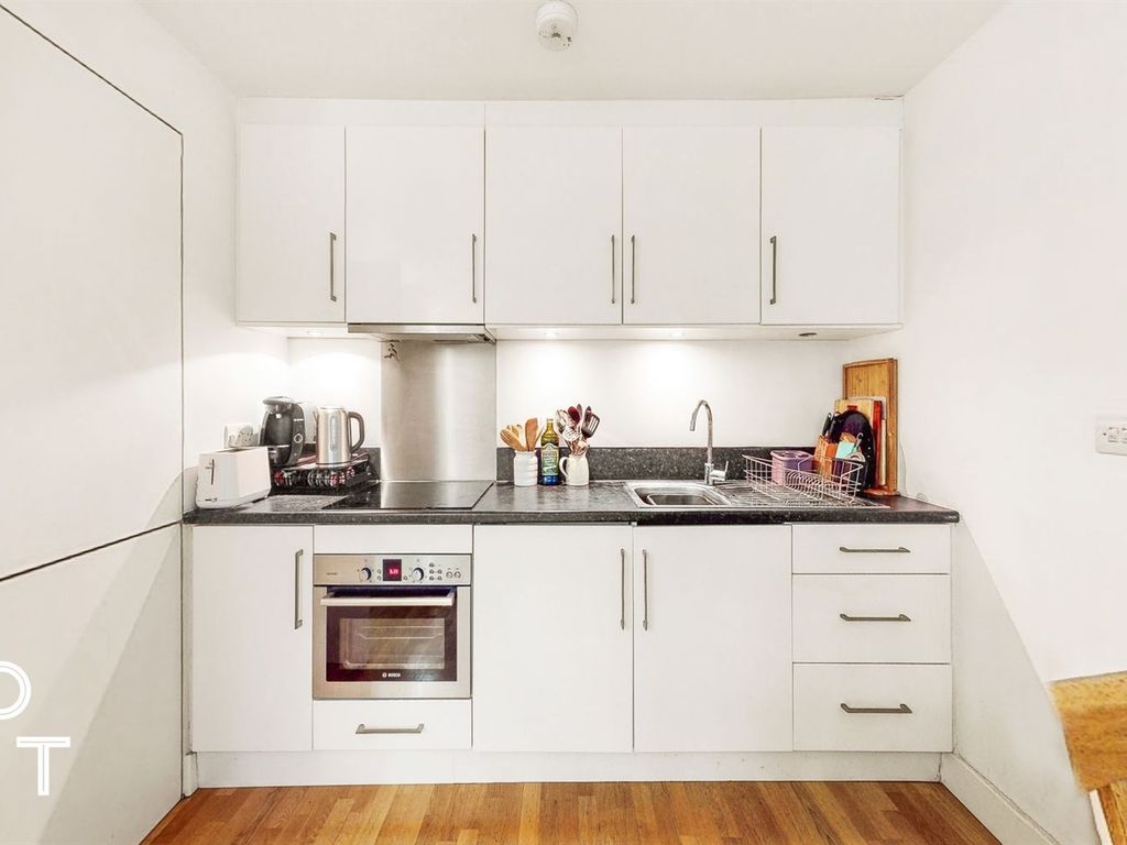 1 bed flat for sale in Weedington Road, Kentish Town NW5, £350,000