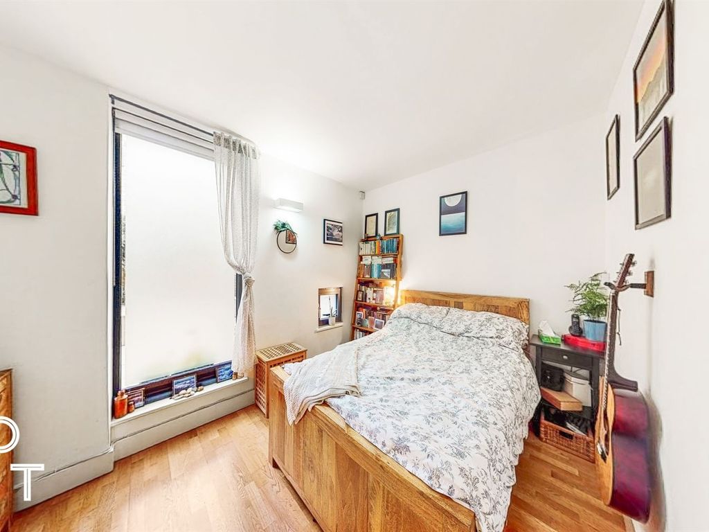 1 bed flat for sale in Weedington Road, Kentish Town NW5, £350,000