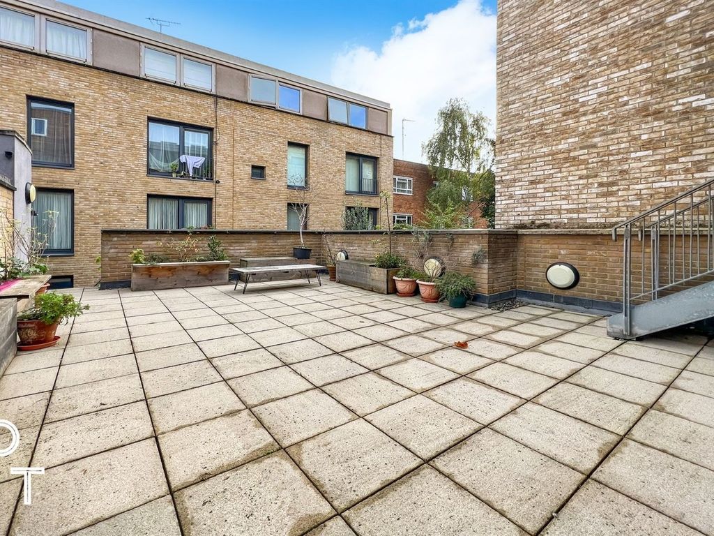 1 bed flat for sale in Weedington Road, Kentish Town NW5, £350,000