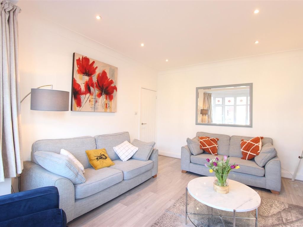 4 bed terraced house for sale in Hyde Park Avenue, London N21, £695,000