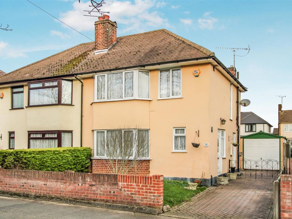 3 bed semi-detached house for sale in Warescot Close, Brentwood CM15, £440,000