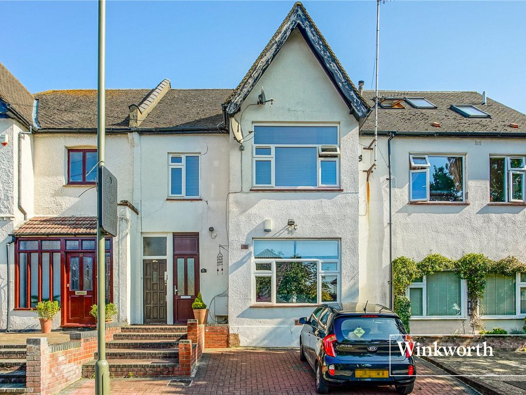 3 bed flat for sale in Abercorn Road, Mill Hill East, London NW7, £525,000
