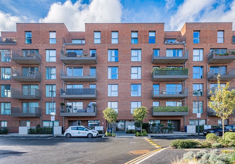 1 bed flat for sale in Hargrave Drive, Harrow HA1, £340,000