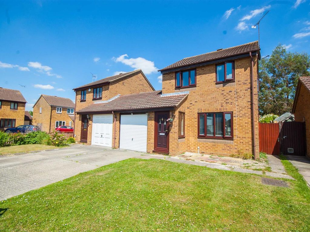 3 bed link-detached house for sale in Rubens Gate, Springfield, Chelmsford CM1, £380,000