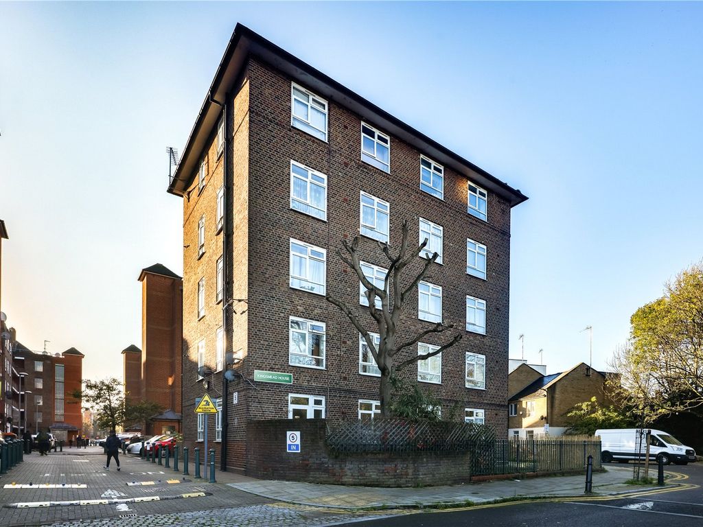 1 bed flat for sale in Kingsmead House, Homerton Road, Hackney, London E9, £285,000