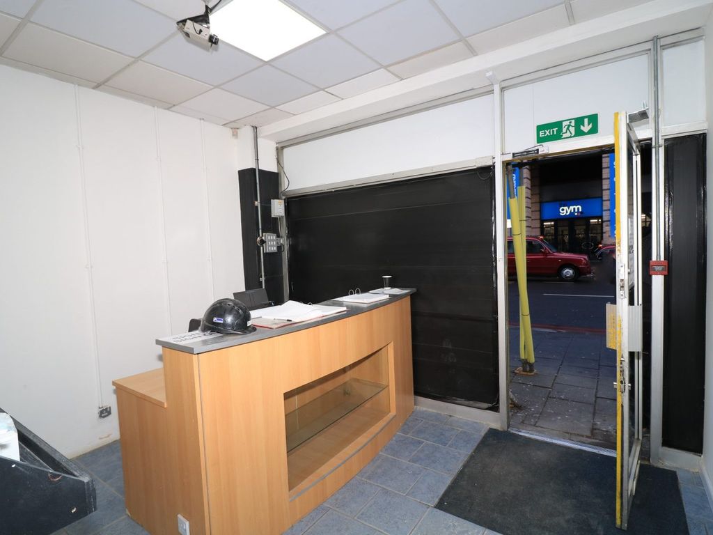 Retail premises to let in Luton, Bedfordshire LU1, £36,000 pa