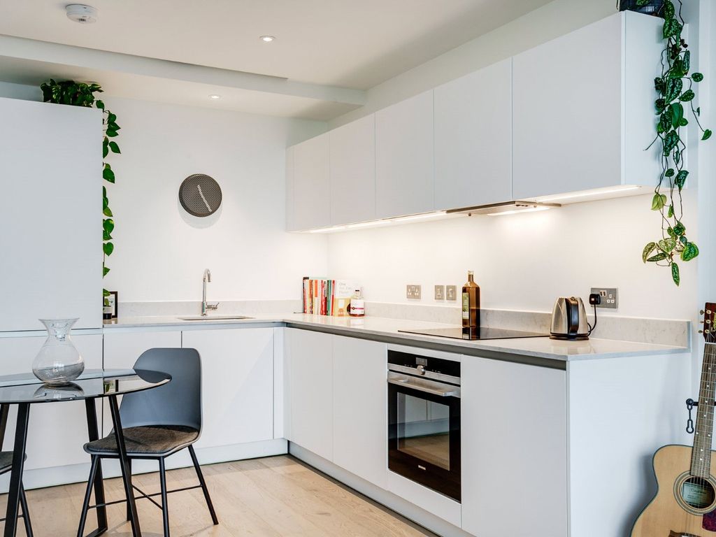 1 bed flat for sale in Highgate Hill, Archway, London N19, £450,000