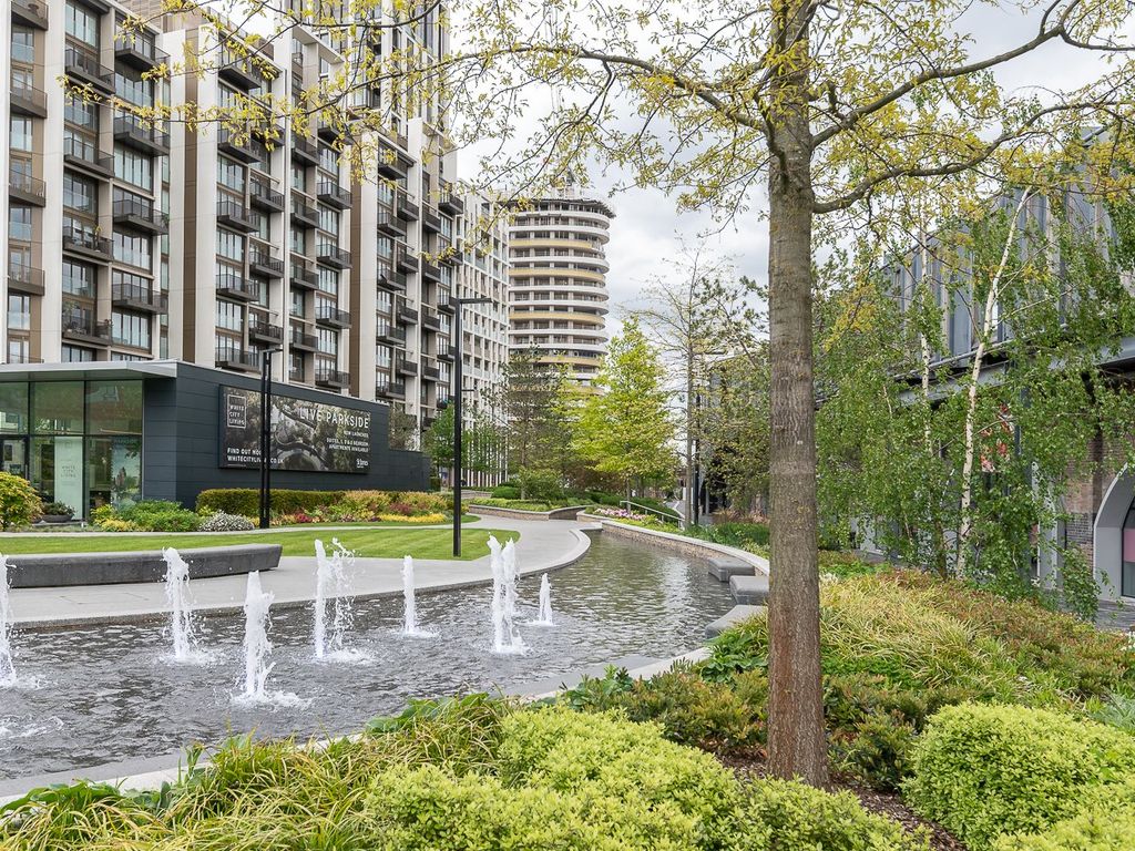 2 bed flat for sale in Cascade Way, White City W12, £1,310,000