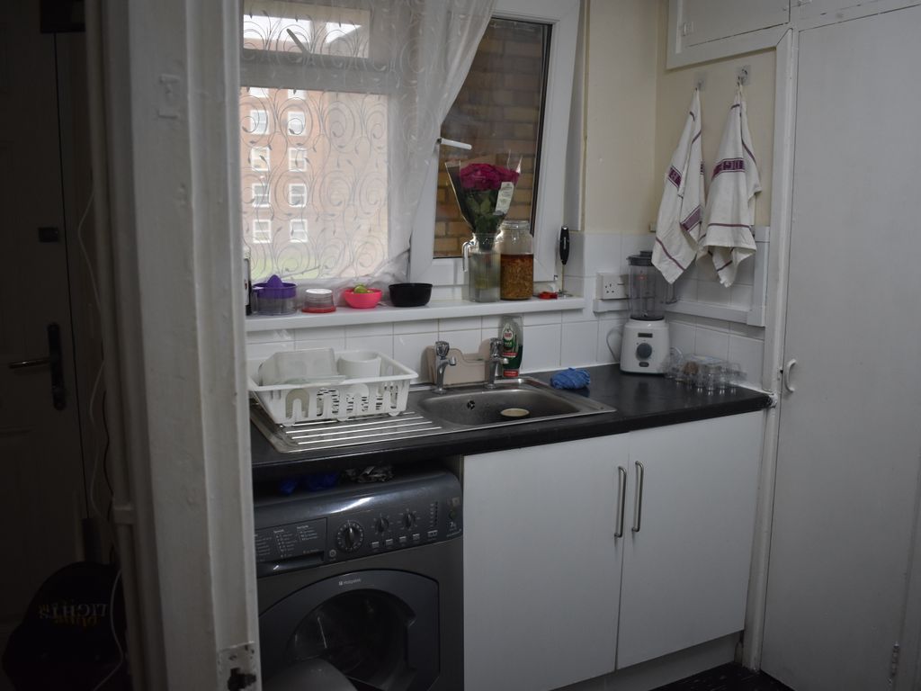 1 bed flat for sale in Lilford Road, Camberwell, London SE5, £340,000