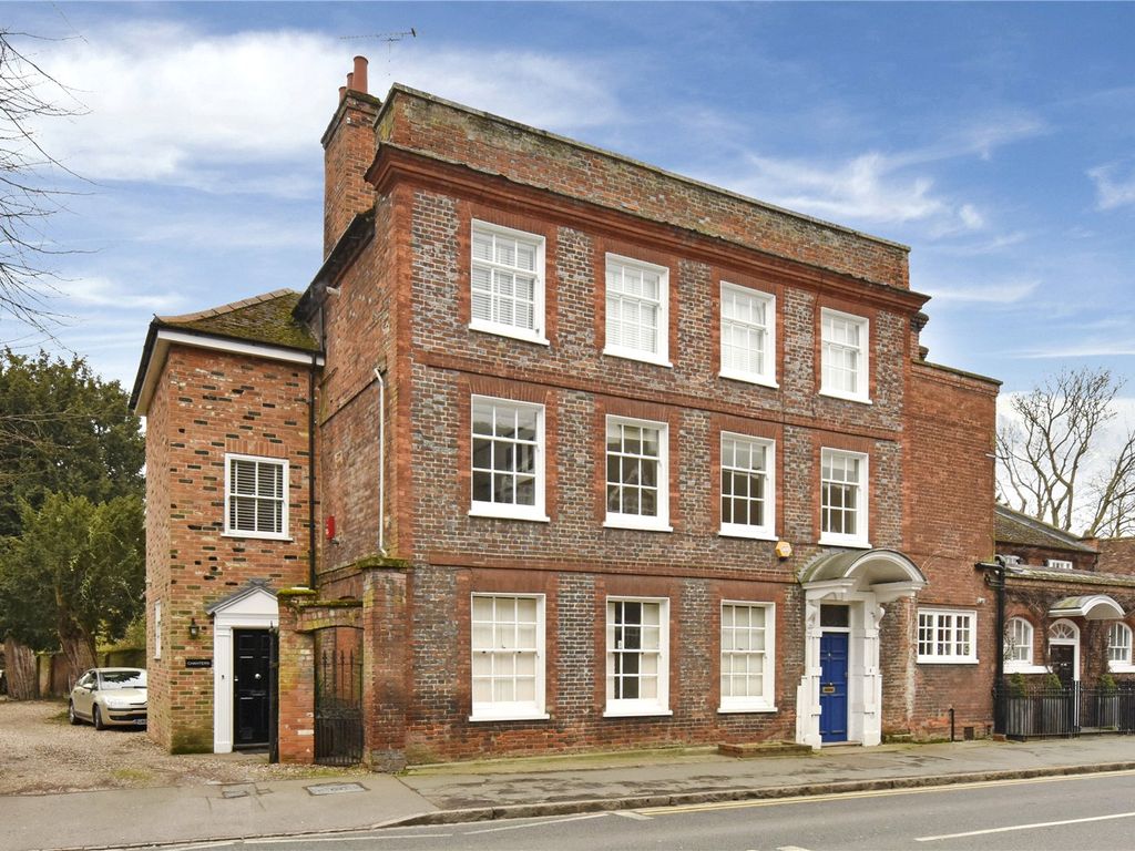 2 bed flat to rent in West Street, Marlow, Buckinghamshire SL7, £2,100 pcm