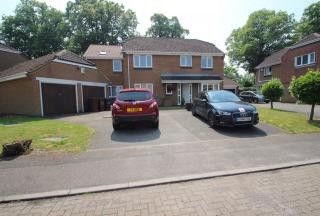 5 bed detached house to rent in Corran Close, Northampton, Northamptonshire NN5, £2,000 pcm