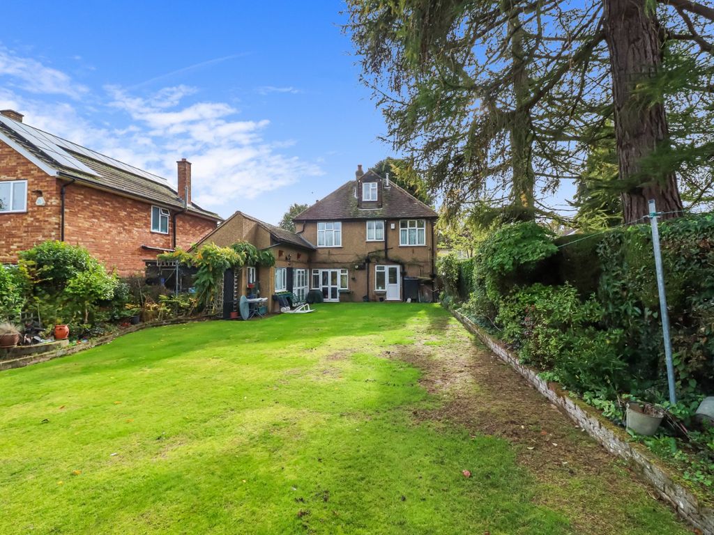 5 bed detached house for sale in Greenways, Abbots Langley WD5, £950,000