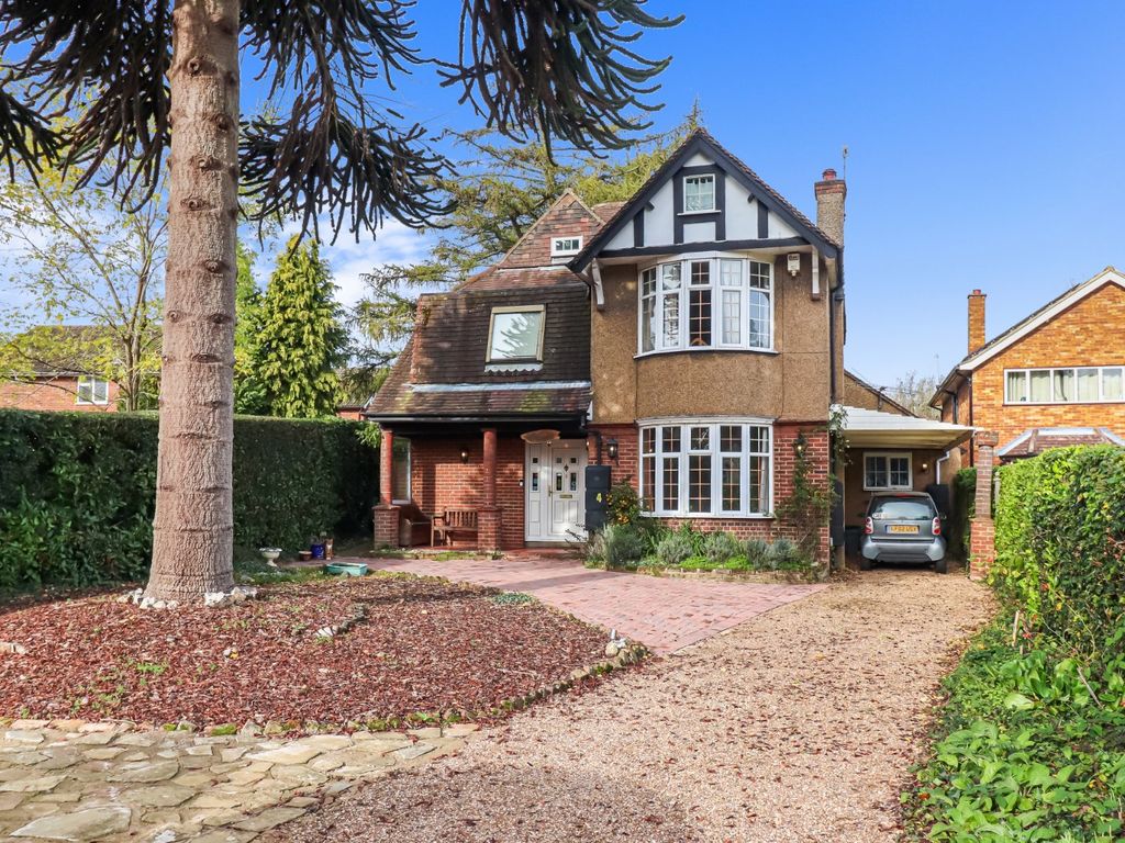 5 bed detached house for sale in Greenways, Abbots Langley WD5, £950,000