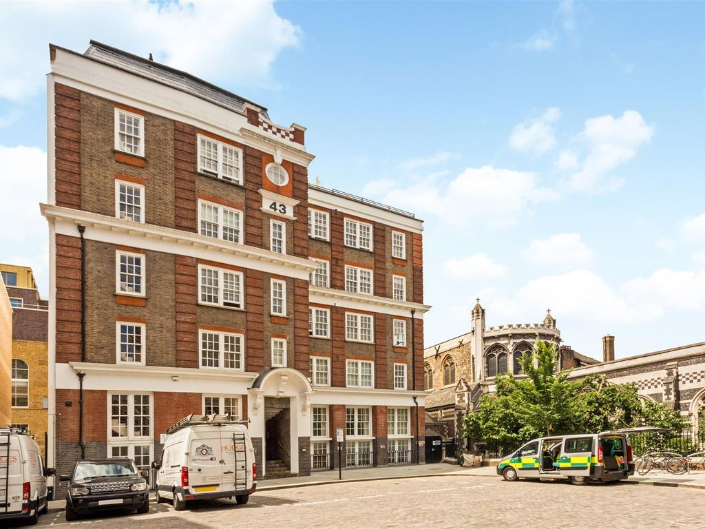 2 bed flat for sale in Bartholomew Close, London EC1A, £765,000