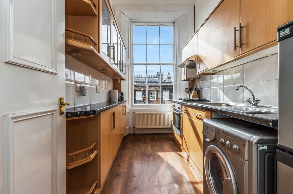 4 bed flat to rent in Torphichen Street, Edinburgh EH3, £4,750 pcm