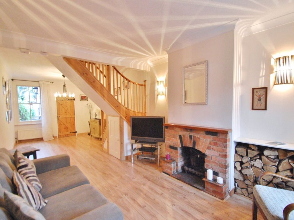 2 bed terraced house for sale in Moor Road, Chesham, Buckinghamshire HP5, £385,000