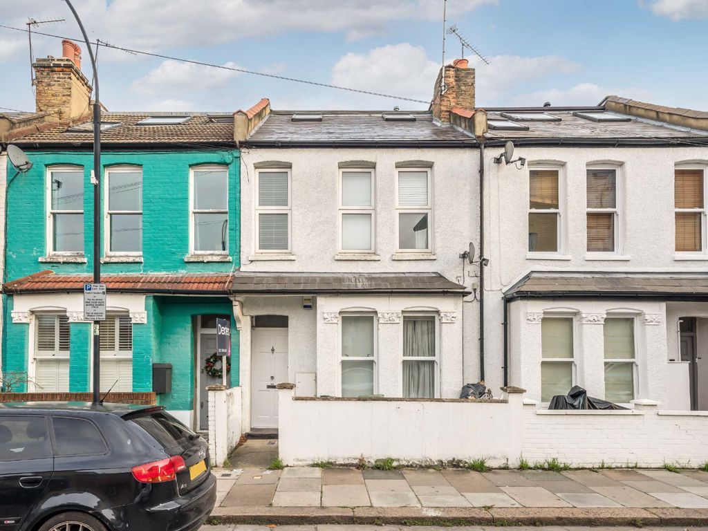 4 bed flat for sale in De Morgan Road, London SW6, £725,000