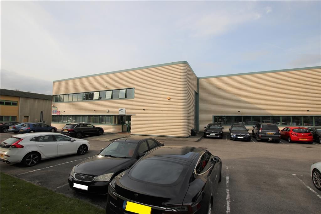Warehouse to let in 4-4A Aston Way, Midpoint 18, Middlewich, Cheshire CW10, £220,000 pa