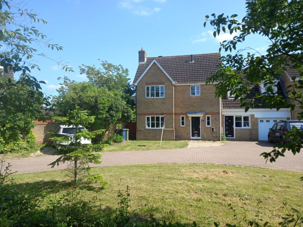4 bed link-detached house for sale in Furlong Way, Cambridge CB23, £650,000