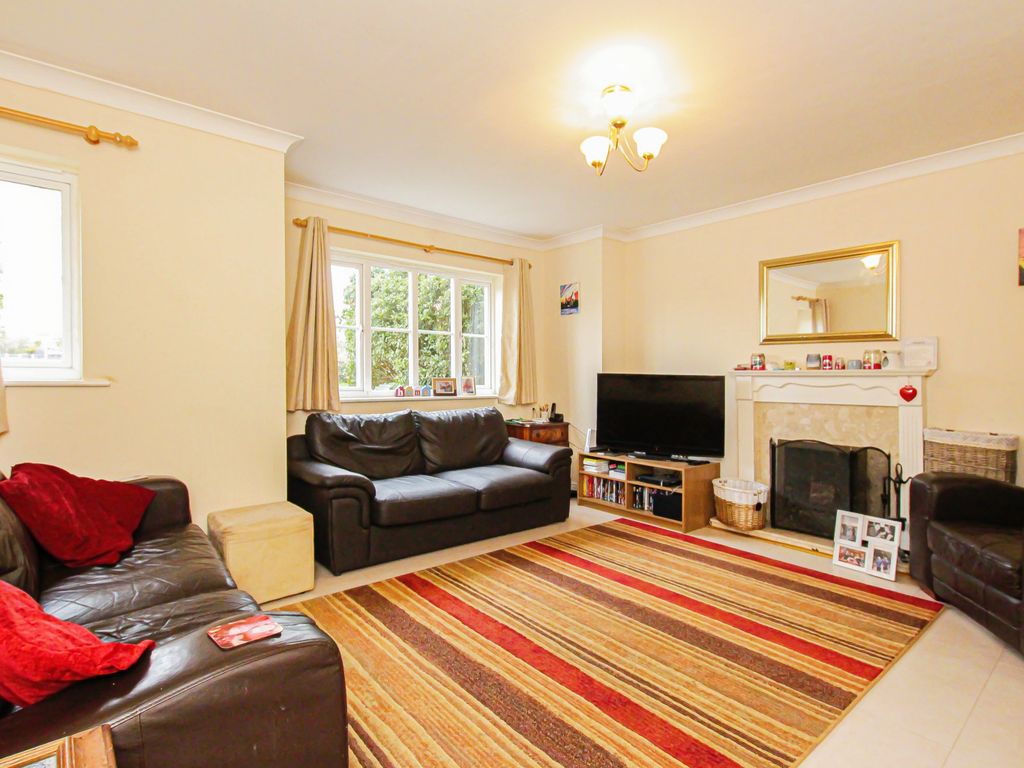 4 bed link-detached house for sale in Furlong Way, Cambridge CB23, £650,000