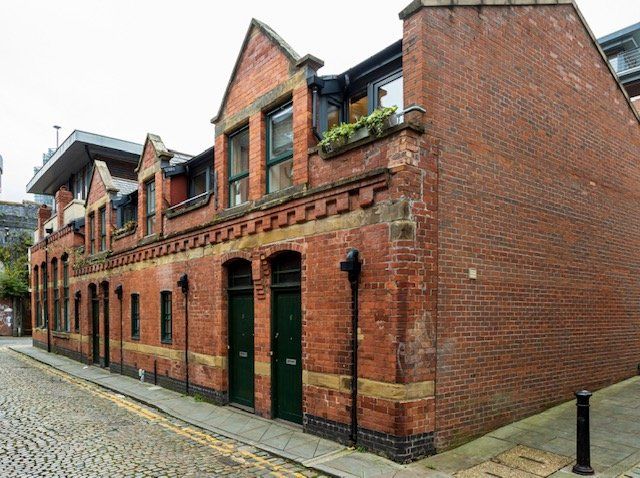 1 bed terraced house to rent in Barton Street, Manchester, Greater Manchester M3, £1,350 pcm