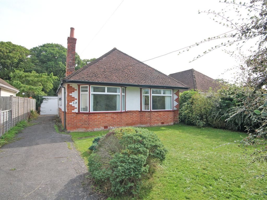 3 bed bungalow for sale in Kennard Road, New Milton, Hampshire BH25, £470,000