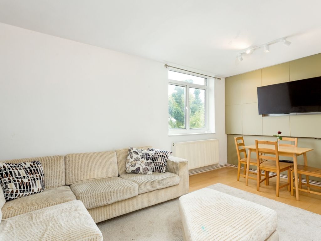 2 bed flat to rent in Bolton Road, London W4, £3,000 pcm