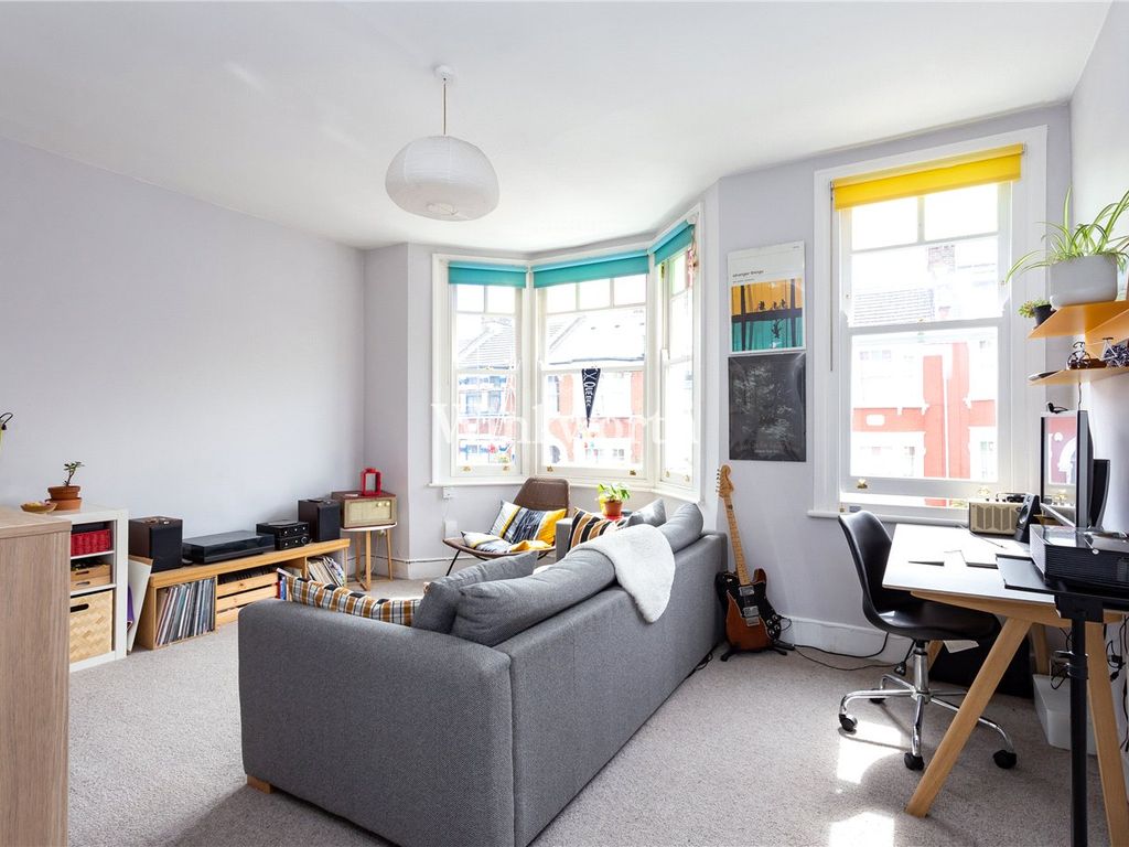 1 bed flat for sale in Effingham Road, London N8, £385,000