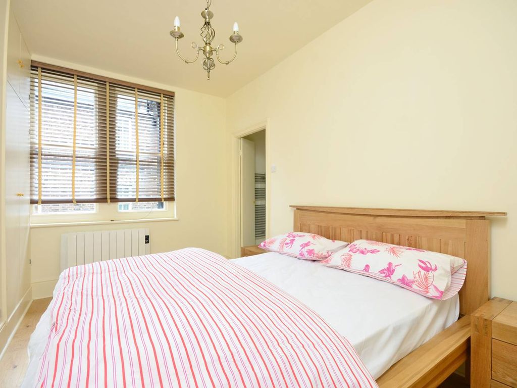 1 bed flat for sale in Carrington Street, Mayfair, London W1J, £825,000
